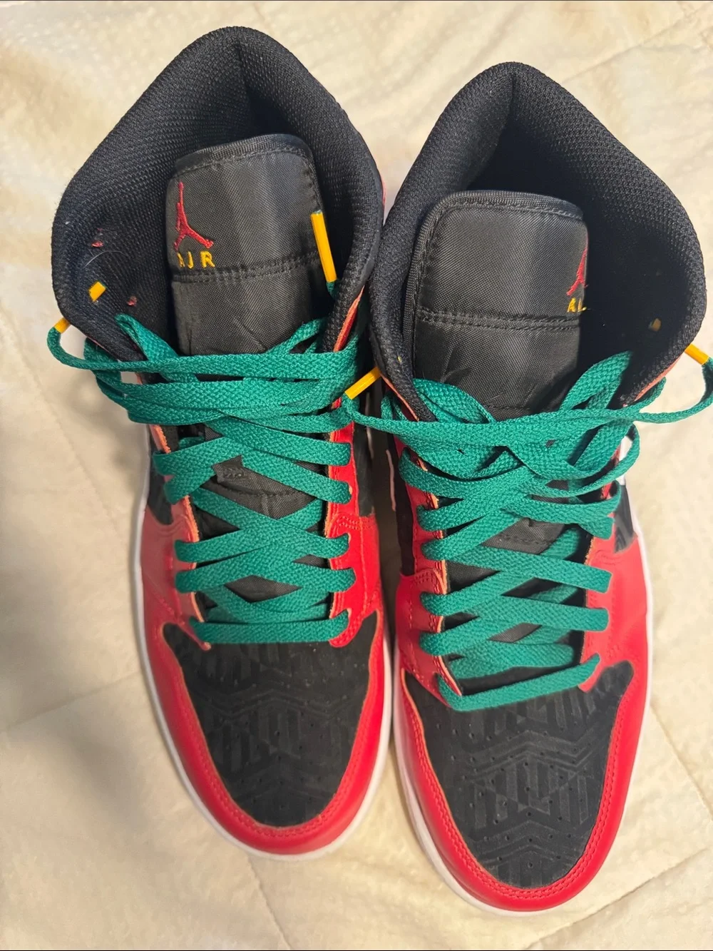 Air Jordan 1 Mid SE mens High-Top Sneakers in Red, Black